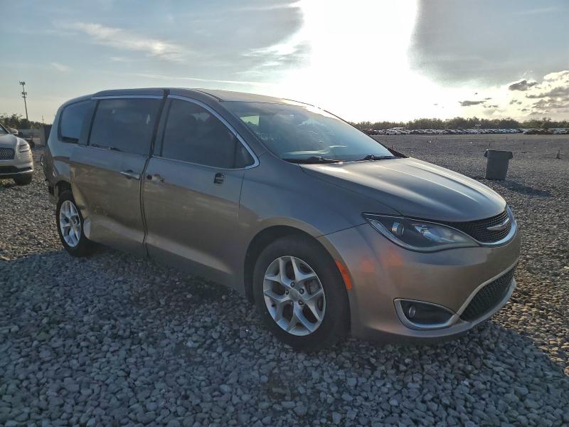 Photo 4 from auction – 2017 CHRYSLER PACIFICA T with VIN 2C4RC1BG6HR817067