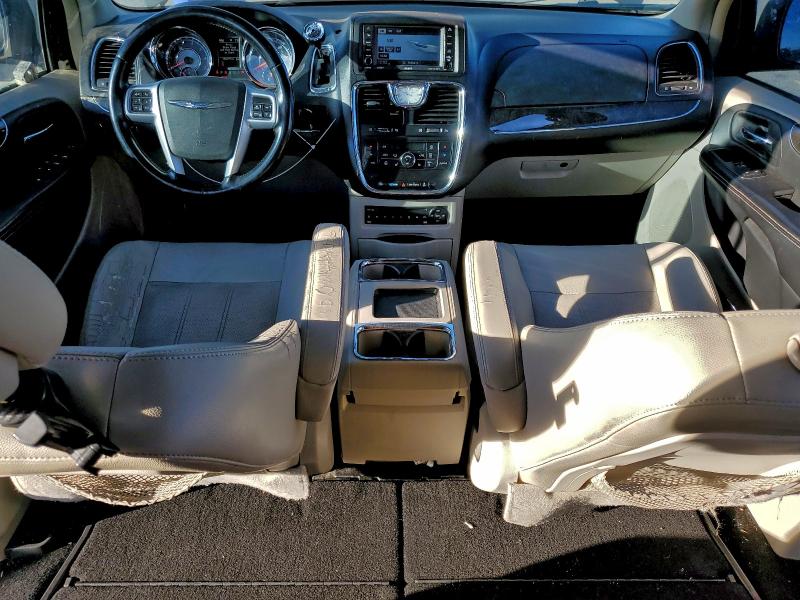 Photo 8 from auction – 2012 CHRYSLER TOWN & COU with VIN 2C4RC1CG0CR227633