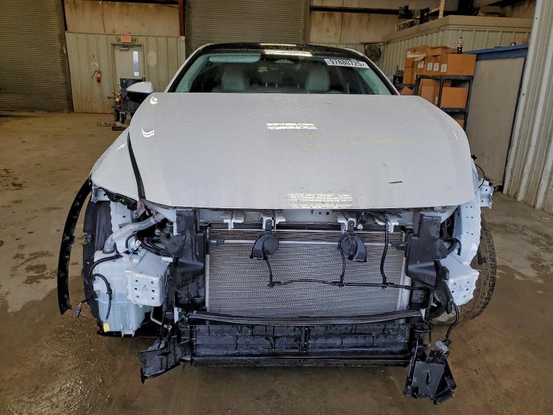 Photo 5 from auction – 2023 TOYOTA CROWN XLE with VIN JTDAAAAF1P3016422