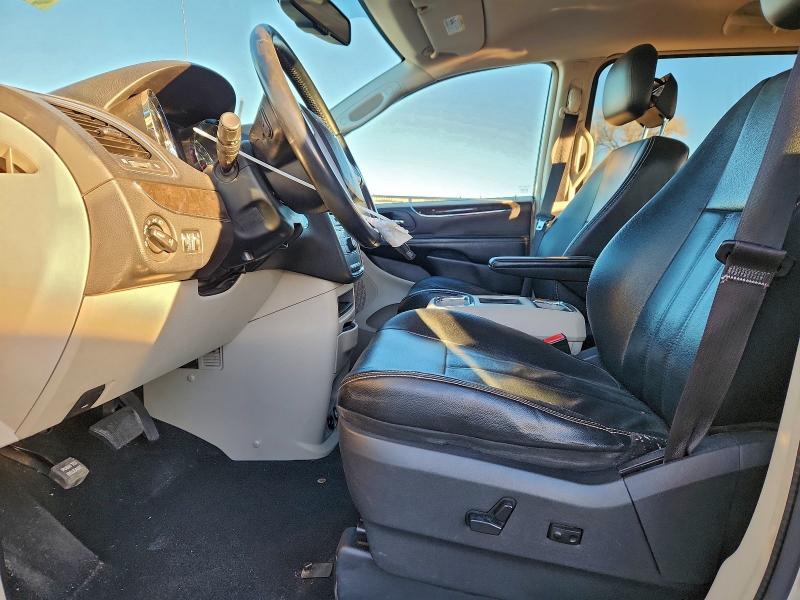 Photo 7 from auction – 2013 CHRYSLER TOWN & COU with VIN 2C4RC1BG5DR744722
