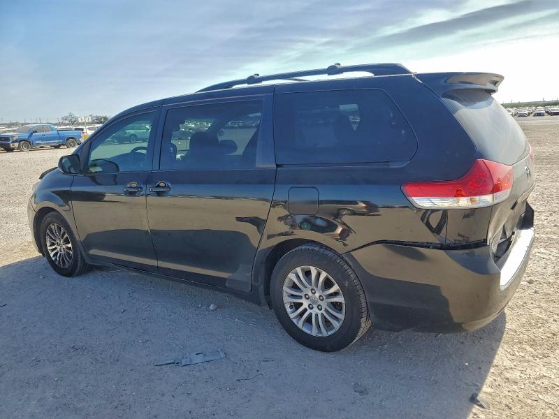 Photo 2 from auction – 2012 TOYOTA SIENNA XLE with VIN 5TDYK3DC3CS183902