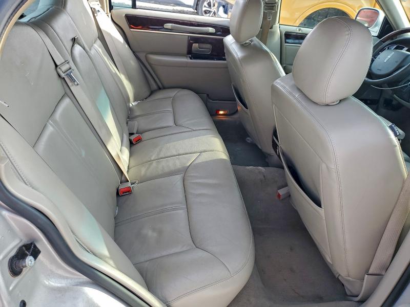 Photo 10 from auction – 2008 LINCOLN TOWN CAR S with VIN 2LNHM82V28X657681