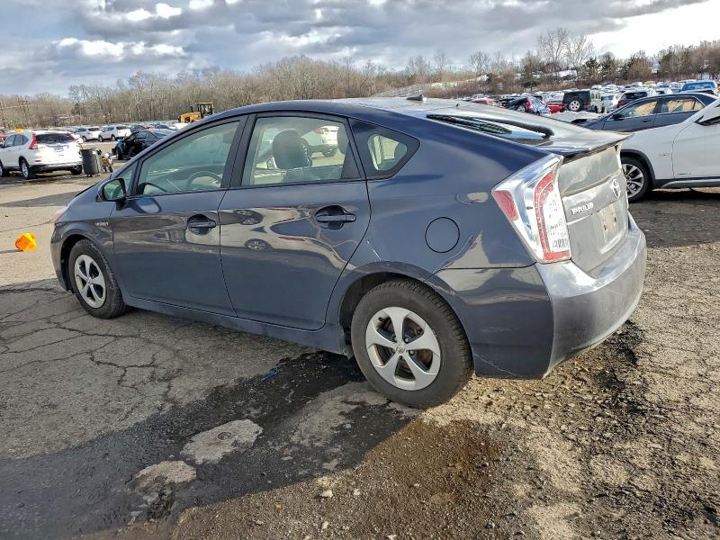 Photo 2 from auction – 2013 TOYOTA PRIUS with VIN JTDKN3DU1D5547554