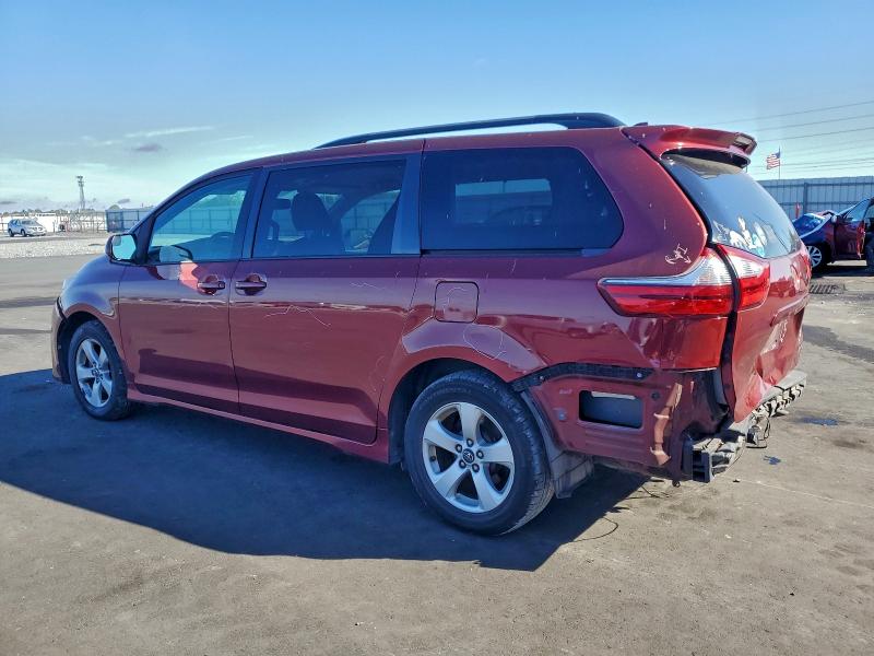 Photo 2 from auction – 2018 TOYOTA SIENNA LE with VIN 5TDKZ3DC5JS917504