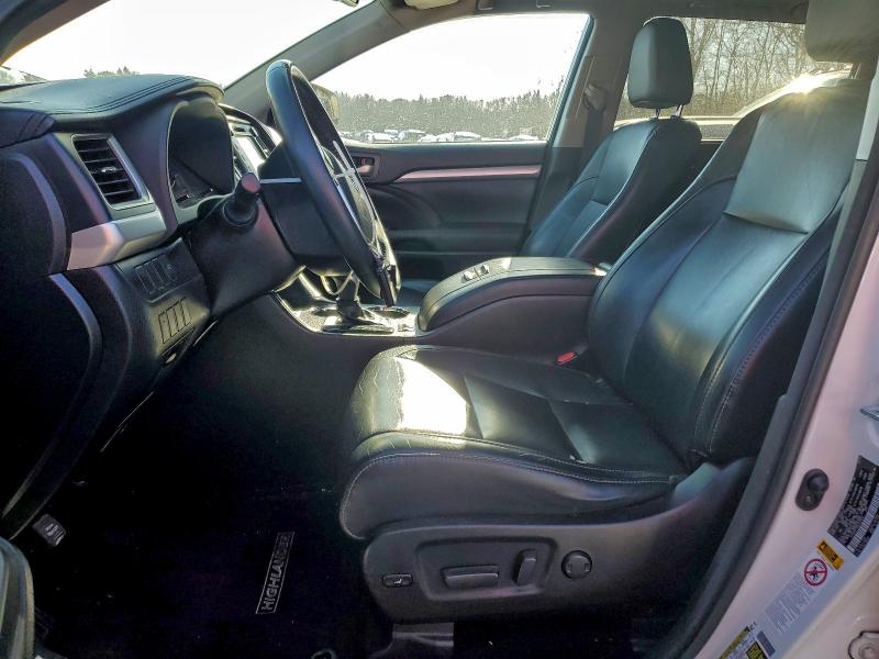 Photo 7 from auction – 2016 TOYOTA HIGHLANDER with VIN 5TDJKRFH6GS258532