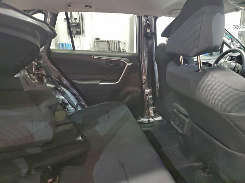 Photo 11 from auction – 2022 TOYOTA RAV4 LE with VIN 2T3F1RFV6NC266951