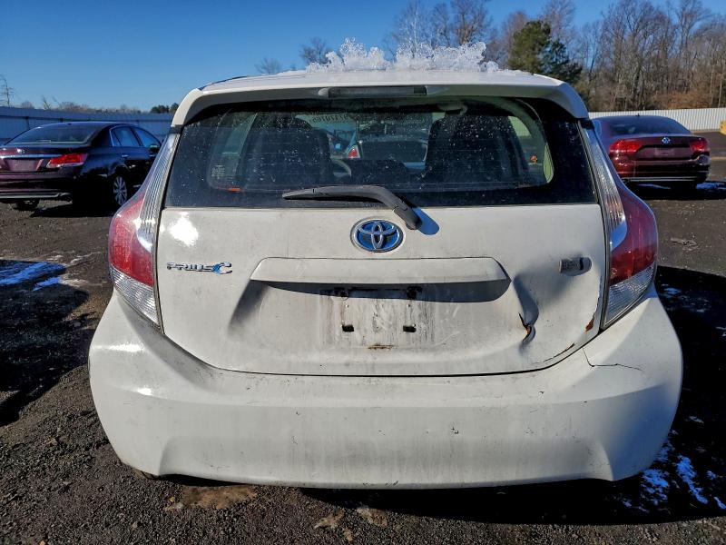 Photo 6 from auction – 2015 TOYOTA PRIUS C with VIN JTDKDTB30F1577250