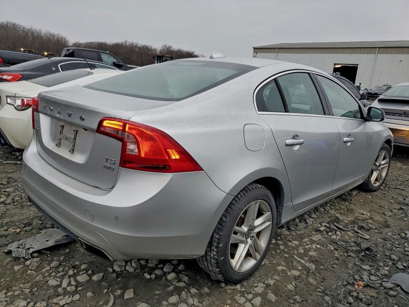 Photo 3 from auction – 2015 VOLVO S60 PREMIE with VIN YV1612TK8F1341269