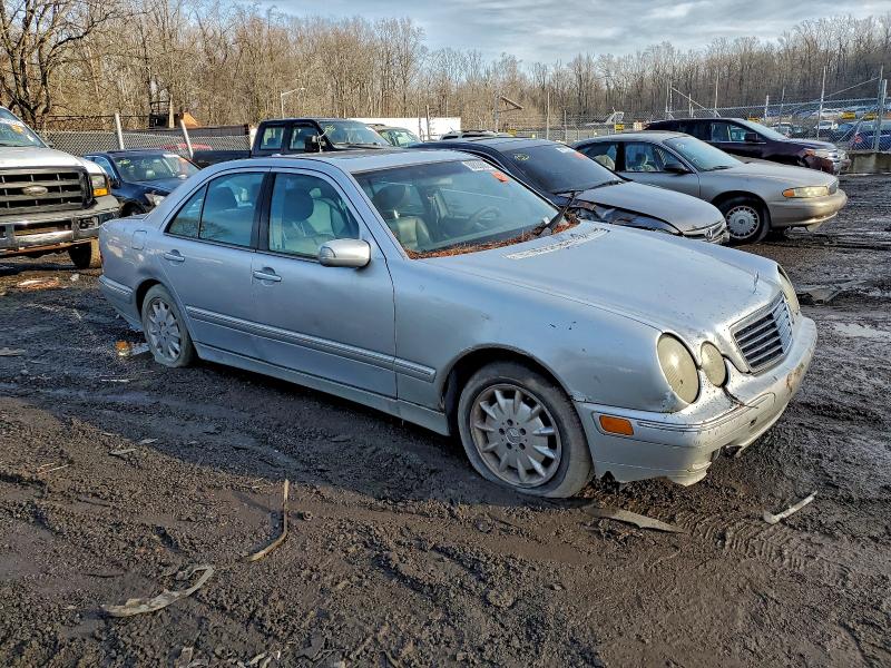 Photo 4 from auction – 2001 MERCEDES-BENZ E 320 with VIN WDBJF65J91B316606