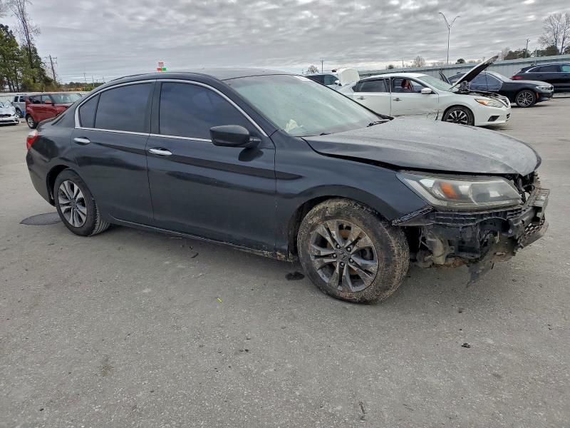 Photo 4 from auction – 2015 HONDA ACCORD with VIN 1HGCR2F32FA233804