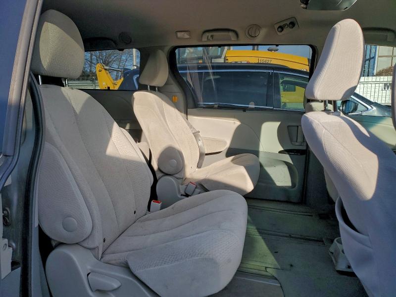 Zdjęcie 11 z aukcji – 2012 TOYOTA SIENNA LE z VIN 5TDJK3DC7CS048844