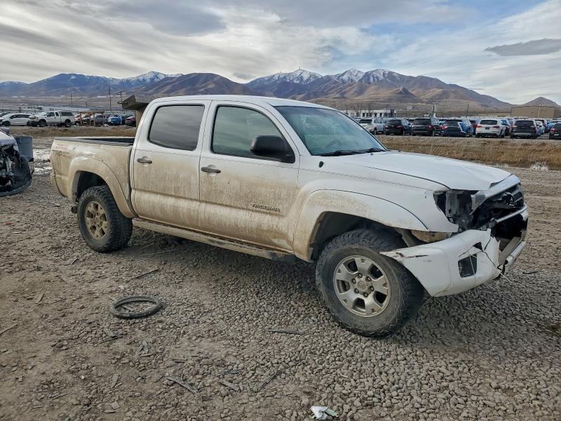 Photo 4 from auction – 2015 TOYOTA TACOMA with VIN 3TMLU4EN6FM184637