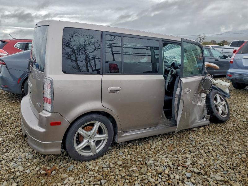 Photo 3 from auction – 2005 TOYOTA SCION XB with VIN JTLKT324650218831