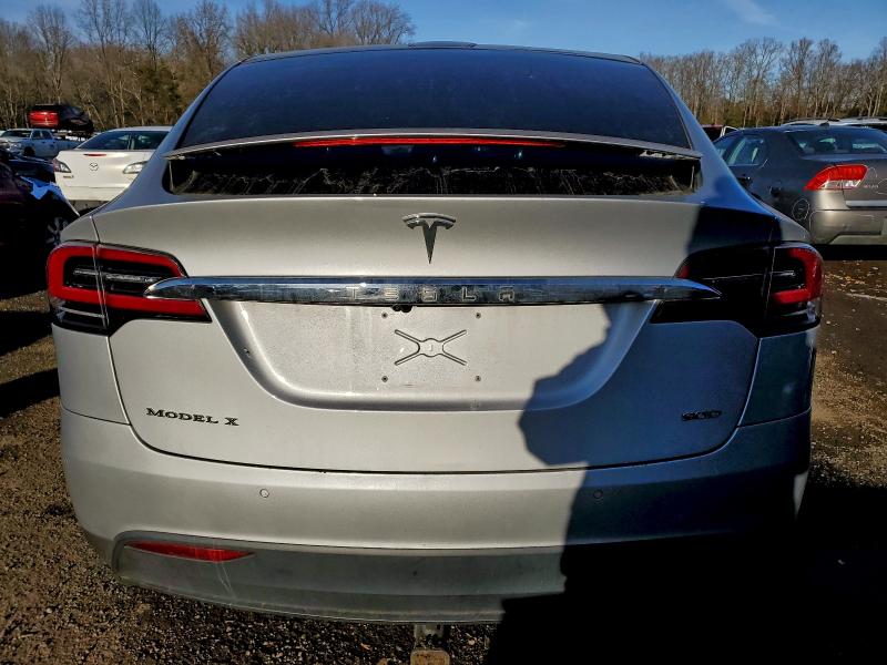 Photo 6 from auction – 2016 TESLA MODEL X with VIN 5YJXCAE20GF006236