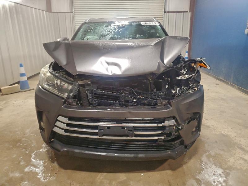 Photo 5 from auction – 2017 TOYOTA HIGHLANDER with VIN 5TDYZRFH6HS229897