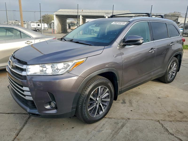 TOYOTA HIGHLANDER SE 2019 with VIN 5TDJZRFH6KS567633 - Photo from auction