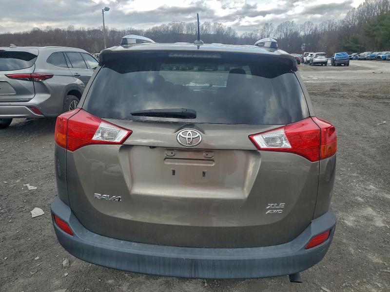 Photo 6 from auction – 2015 TOYOTA RAV4 XLE with VIN JTMRFREV4FD105379