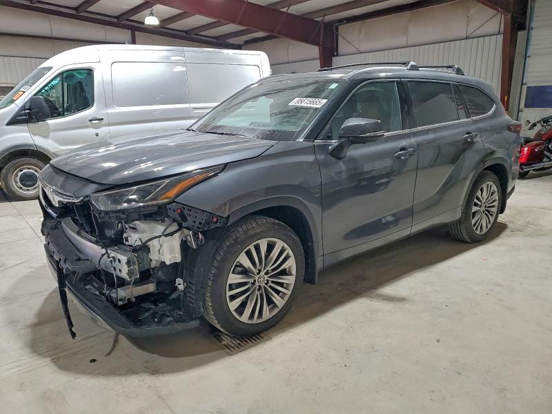 TOYOTA HIGHLANDER 2025 with VIN 5TDKDRBH4SS586710 - Photo from auction