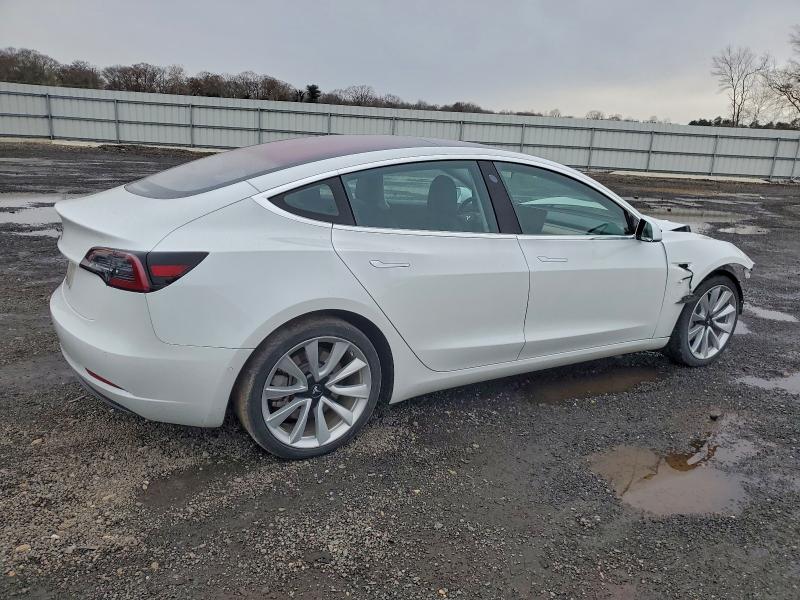 Photo 3 from auction – 2018 TESLA MODEL 3 with VIN 5YJ3E1EA0JF015686