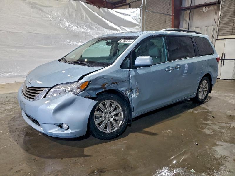TOYOTA SIENNA XLE 2017 with VIN 5TDDZ3DCXHS157606 - Photo from auction