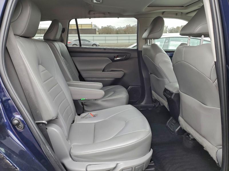 Photo 11 from auction – 2022 TOYOTA HIGHLANDER with VIN 5TDGZRBH9NS571969