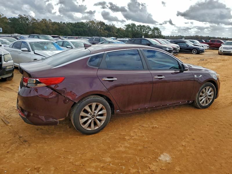 Photo 3 from auction – 2018 KIA OPTIMA with VIN 5XXGT4L33JG271895