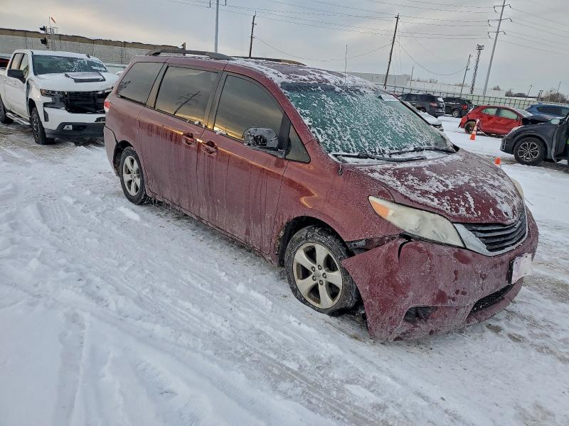 Photo 4 from auction – 2014 TOYOTA SIENNA LE with VIN 5TDKK3DC7ES485802