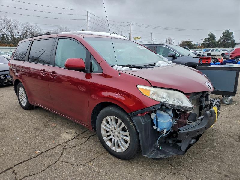 Photo 4 from auction – 2011 TOYOTA SIENNA XLE with VIN 5TDYK3DC7BS059436