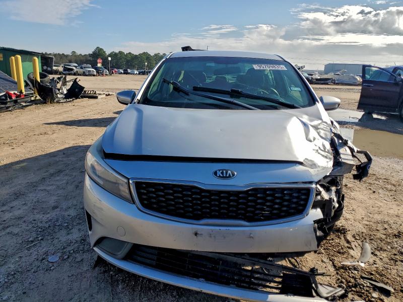 Photo 5 from auction – 2017 KIA FORTE LX with VIN 3KPFK4A73HE038199
