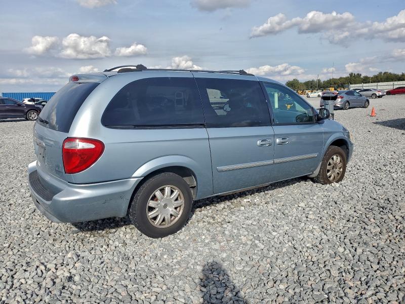 Photo 3 from auction – 2006 CHRYSLER TOWN & COU with VIN 2A4GP54L96R670263