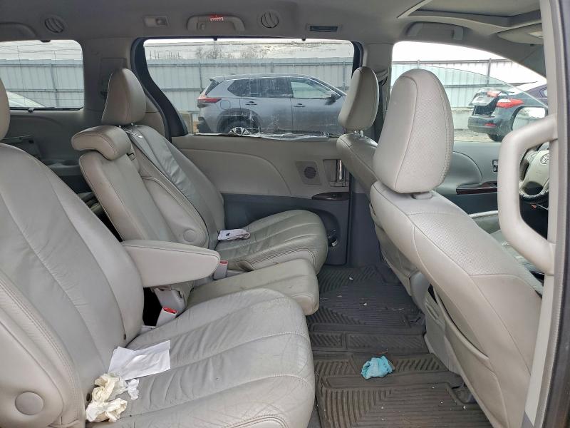 Photo 11 from auction – 2011 TOYOTA SIENNA XLE with VIN 5TDYK3DC6BS045141