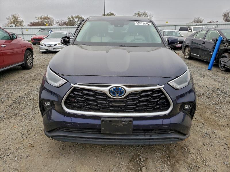 Photo 5 from auction – 2021 TOYOTA HIGHLANDER with VIN 5TDBBRCH0MS043670