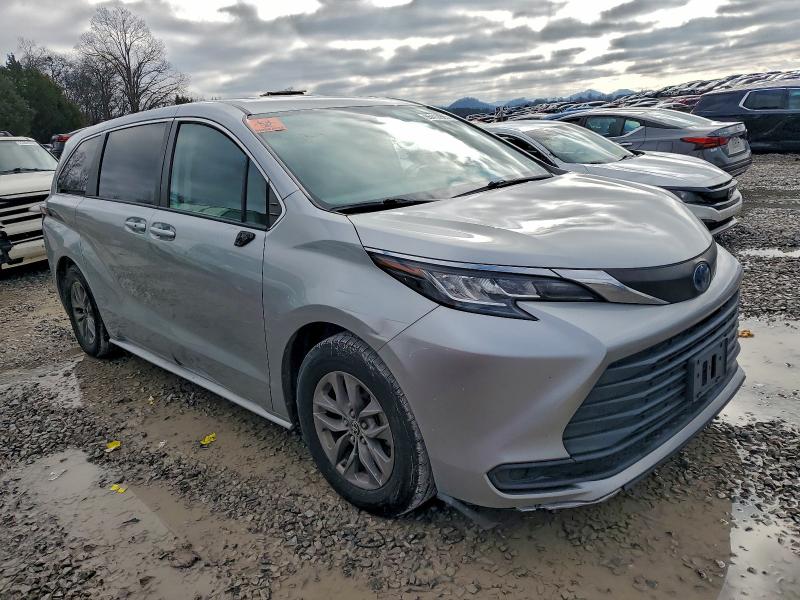 Photo 4 from auction – 2022 TOYOTA SIENNA LE with VIN 5TDKSKFC8NS070284