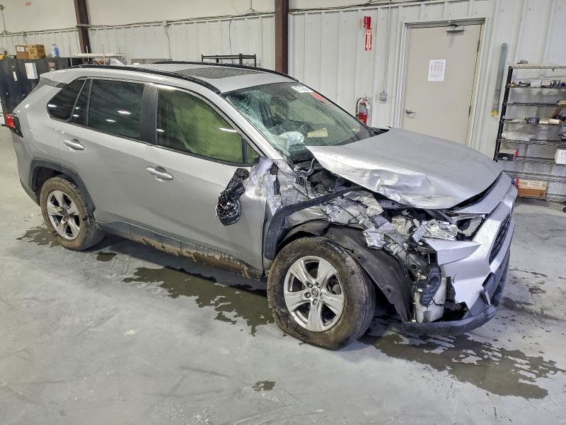 Photo 4 from auction – 2019 TOYOTA RAV4 XLE with VIN JTMW1RFV8KD020779