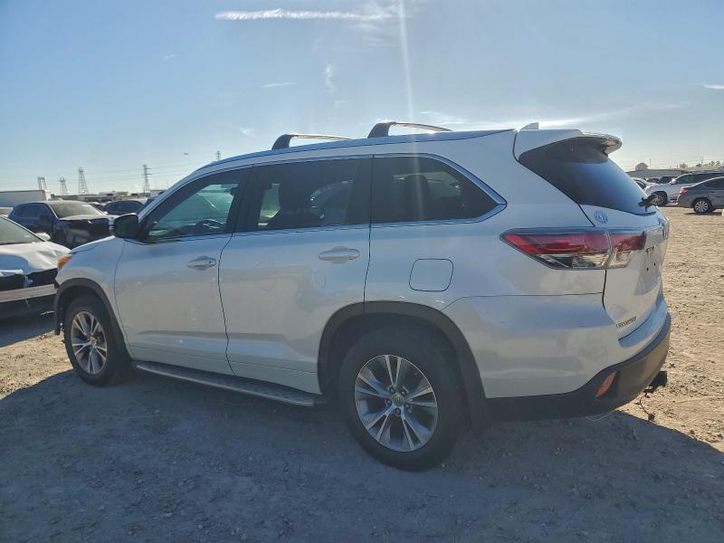 Photo 2 from auction – 2015 TOYOTA HIGHLANDER with VIN 5TDKKRFHXFS109818