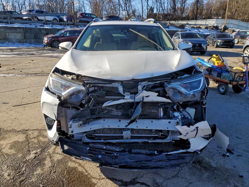 Photo 5 from auction – 2018 TOYOTA RAV4 ADVEN with VIN JTMRFREV2JJ235591