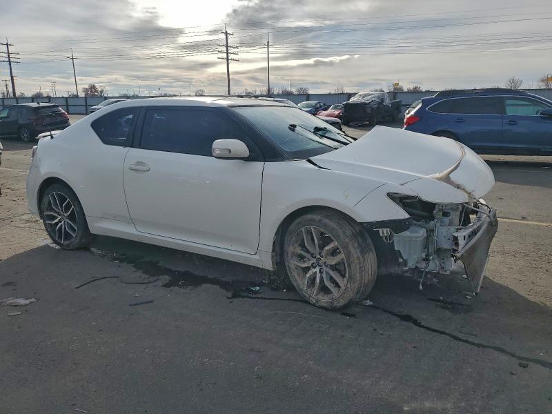 Photo 4 from auction – 2014 TOYOTA SCION TC with VIN JTKJF5C77E3087161