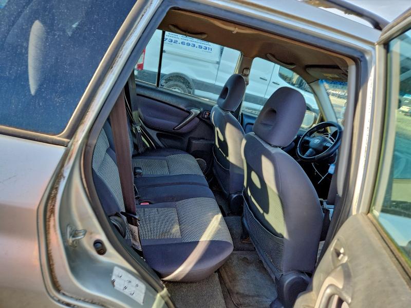 Photo 11 from auction – 2004 TOYOTA RAV4 with VIN JTEGD20V240012842