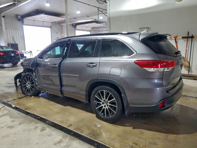 Photo 2 from auction – 2017 TOYOTA HIGHLANDER with VIN 5TDJZRFH7HS443377