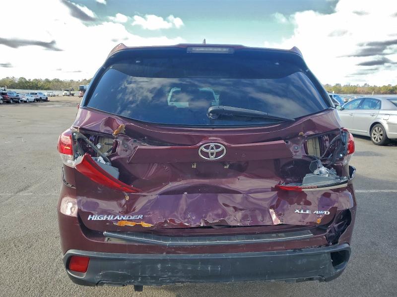 Photo 6 from auction – 2018 TOYOTA HIGHLANDER with VIN 5TDJZRFH9JS834469