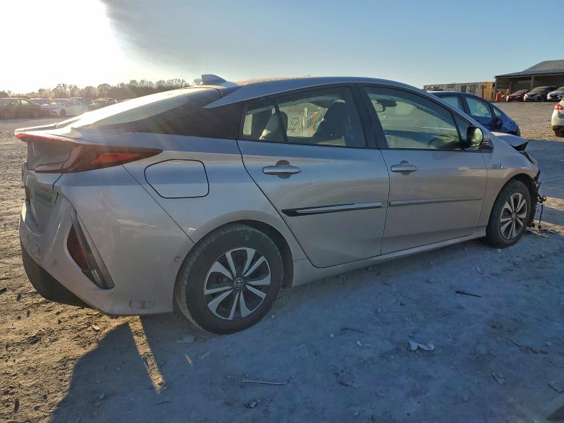 Photo 3 from auction – 2017 TOYOTA PRIUS PRIM with VIN JTDKARFP5H3059103