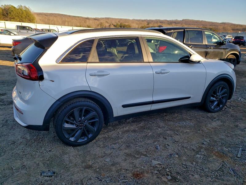 Photo 3 from auction – 2017 KIA NIRO EX with VIN KNDCC3LC7H5089110