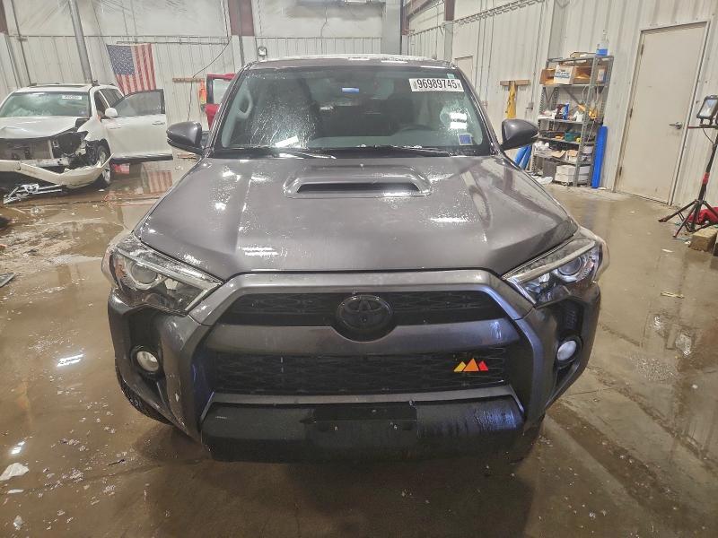 Photo 5 from auction – 2019 TOYOTA 4 RUNNER with VIN JTEBU5JR3K5639465