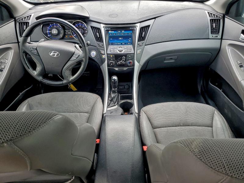 Photo 8 from auction – 2013 HYUNDAI SONATA SE with VIN 5NPEC4AC4DH567401