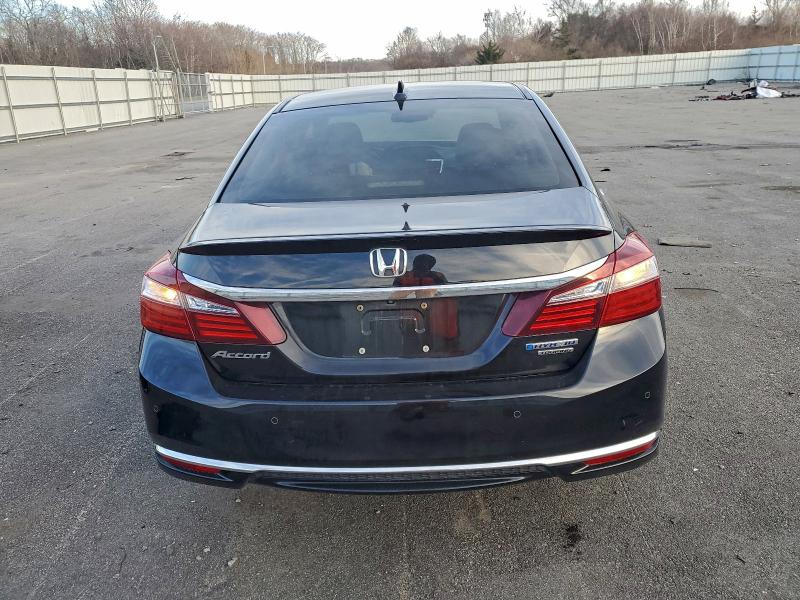 Photo 6 from auction – 2017 HONDA ACCORD with VIN JHMCR6F74HC026586
