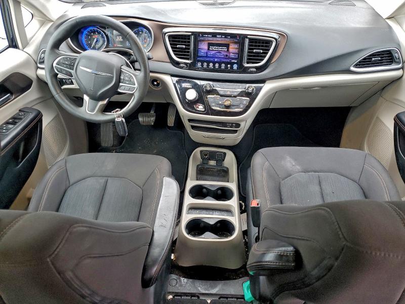 Photo 8 from auction – 2017 CHRYSLER PACIFICA T with VIN 2C4RC1DG1HR636228