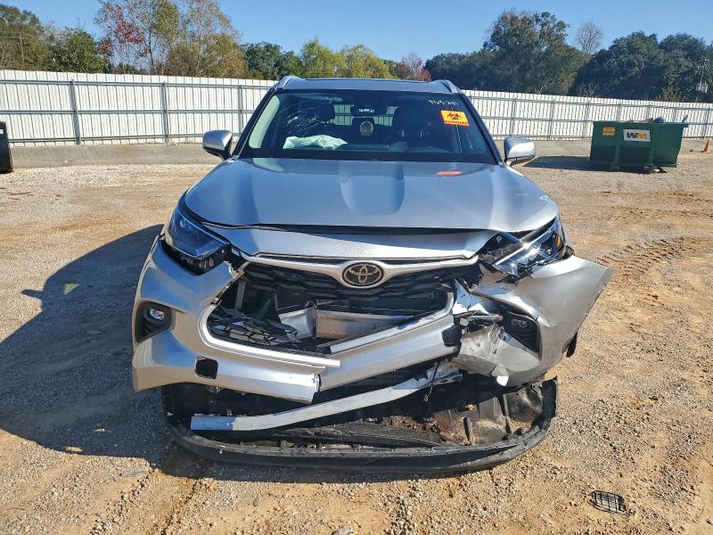 Photo 5 from auction – 2023 TOYOTA HIGHLANDER with VIN 5TDKDRAH8PS046995