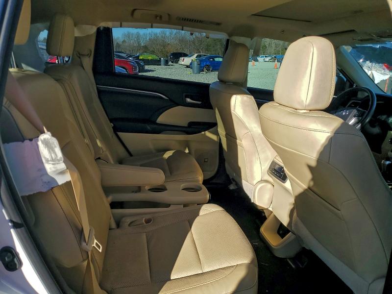 Photo 11 from auction – 2015 TOYOTA HIGHLANDER with VIN 5TDYKRFH0FS098578