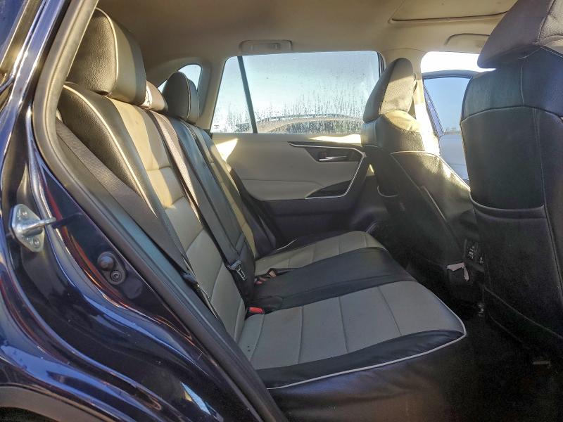Photo 11 from auction – 2021 TOYOTA RAV4 XLE with VIN 2T3W1RFVXMW171435