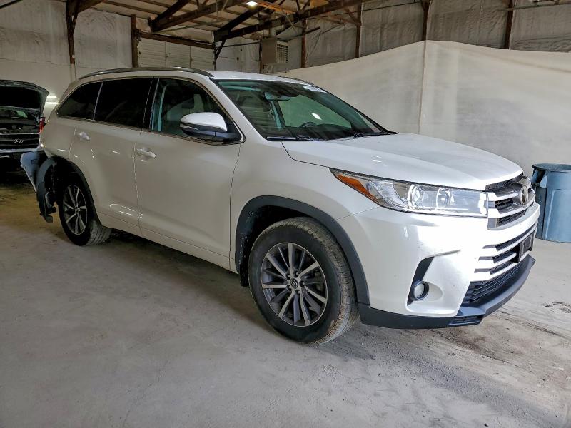 Photo 4 from auction – 2017 TOYOTA HIGHLANDER with VIN 5TDJZRFH5HS390002